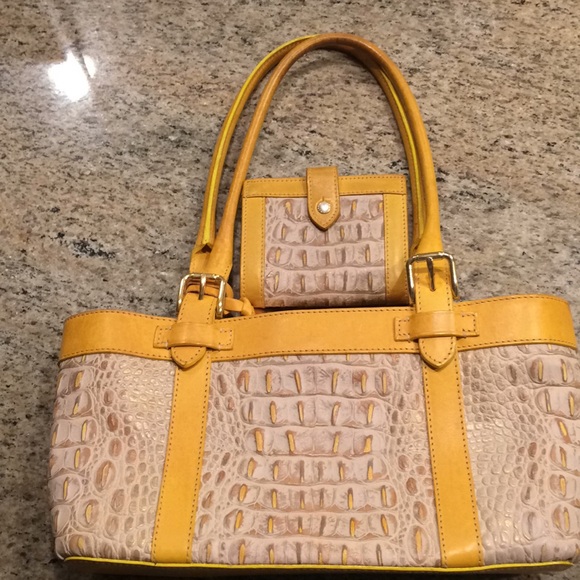 Handbag with Matching Wallet. Just added wallet - Picture 4 of 6